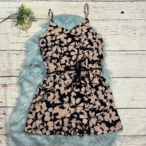 Evereve Aliyah Floral Tie Waist Romper - Picture 2 of 9